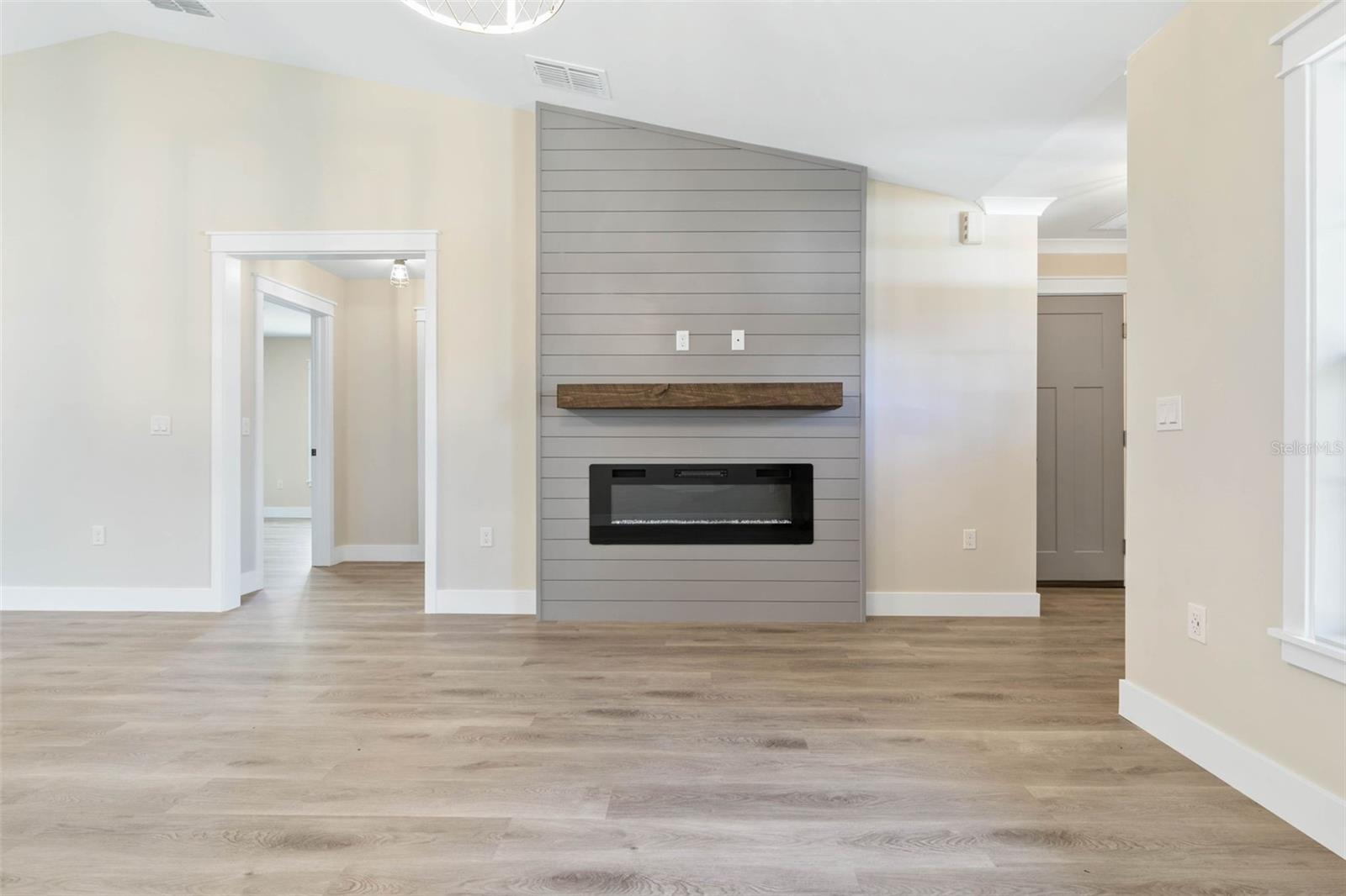 7 REGIS LN #B