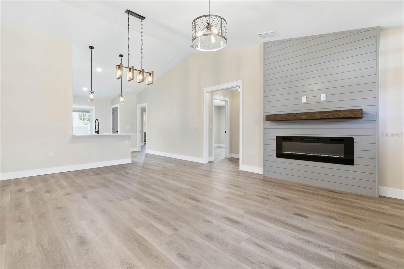 7 REGIS LN #B