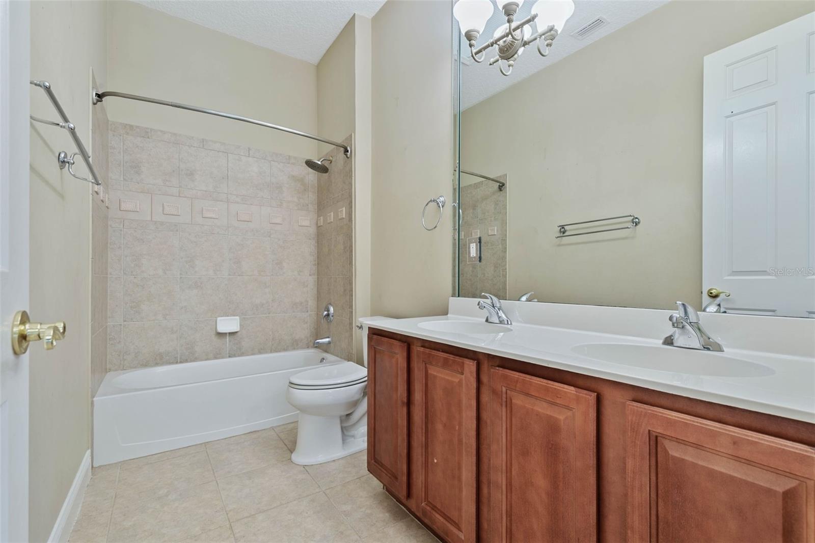 21 N VILLAGE DR