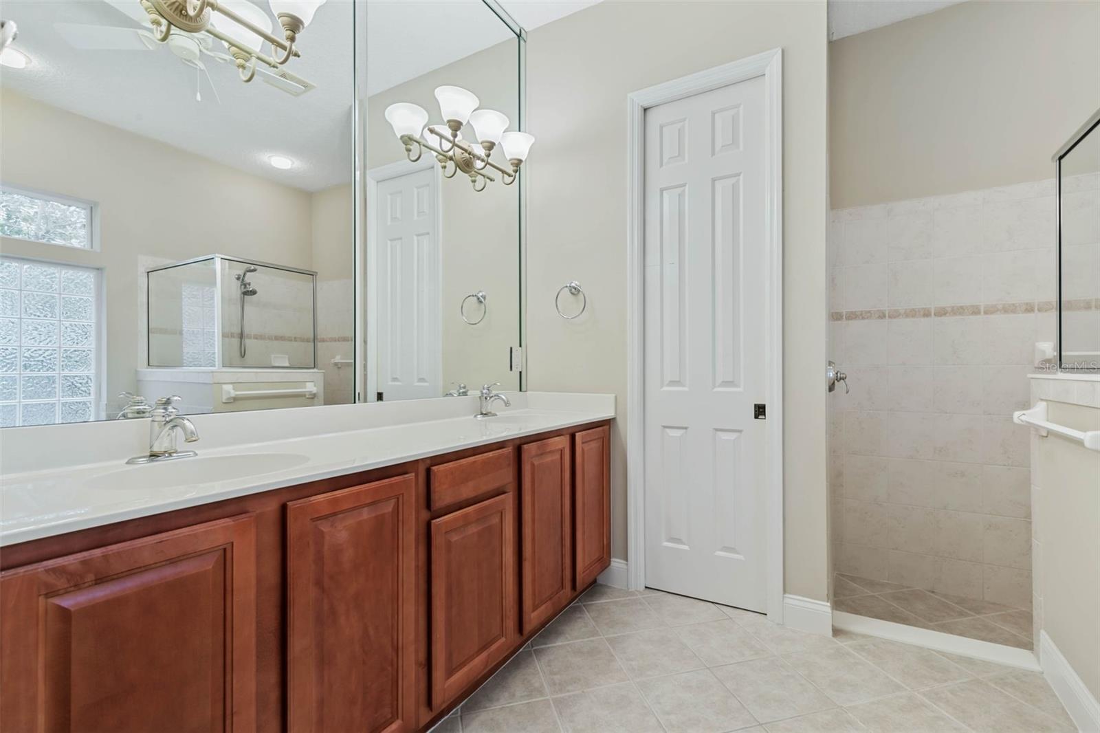 21 N VILLAGE DR