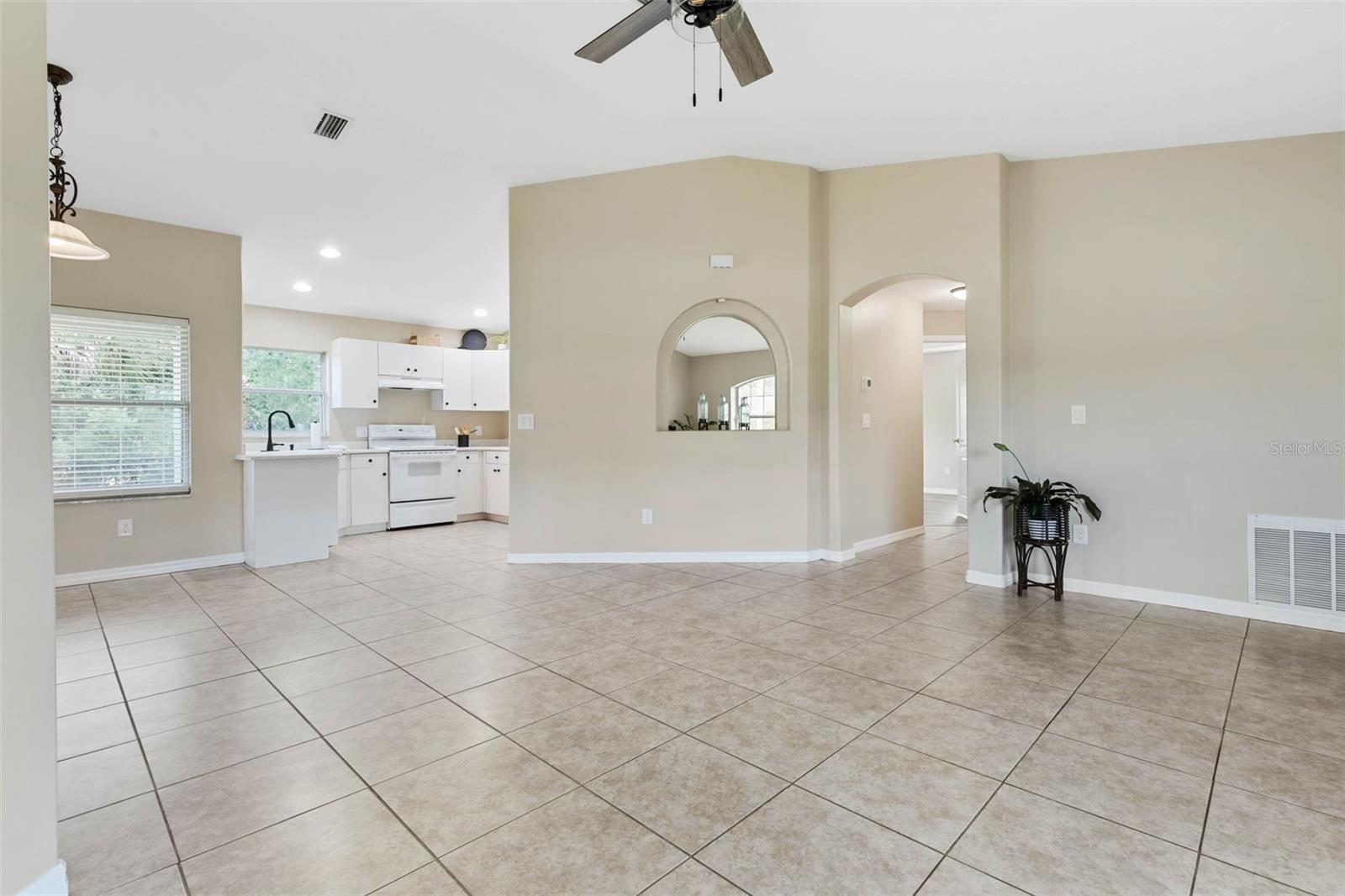 10 RYMSHAW DR