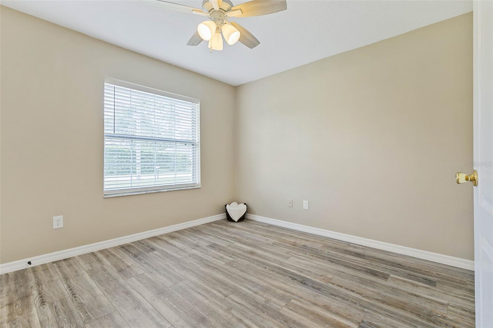10 RYMSHAW DR