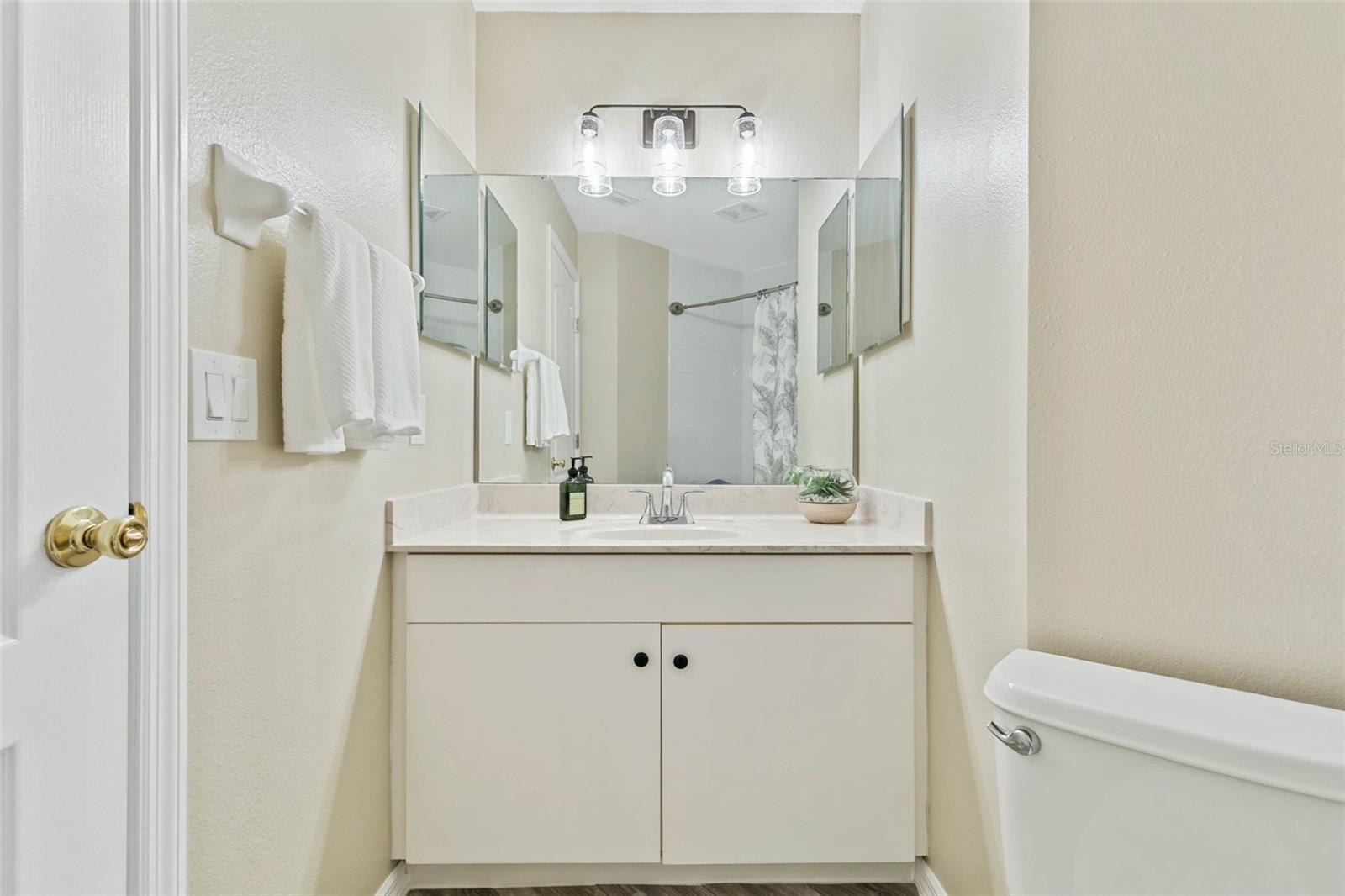 10 RYMSHAW DR