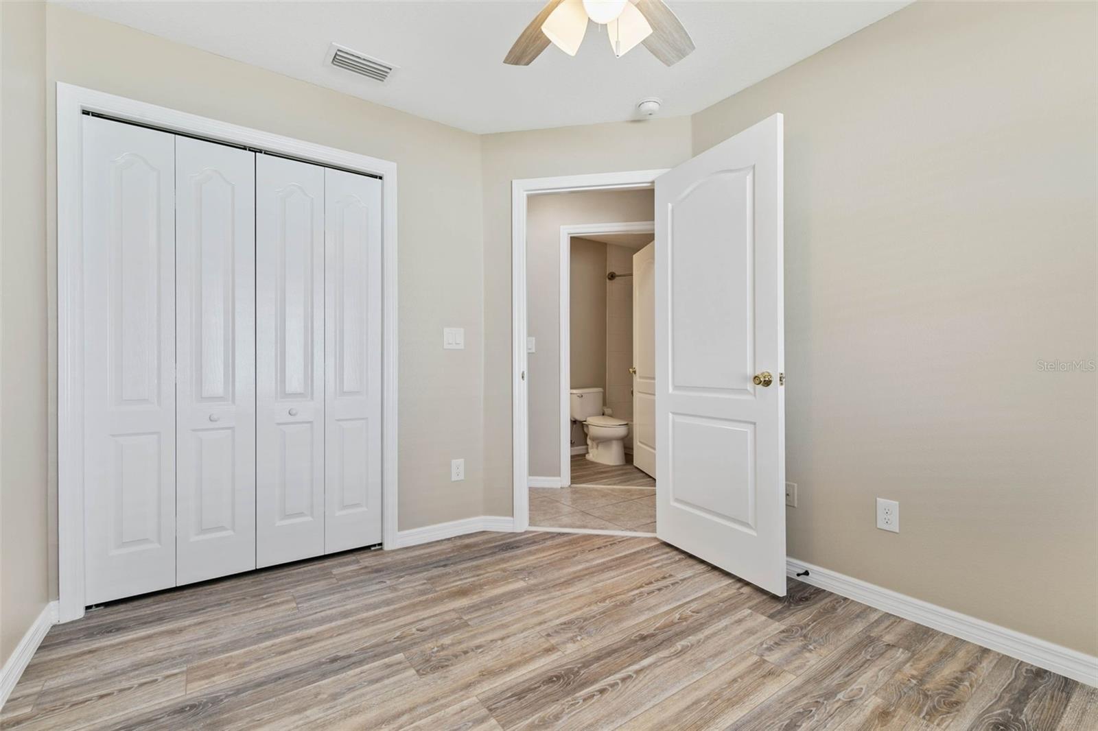 10 RYMSHAW DR