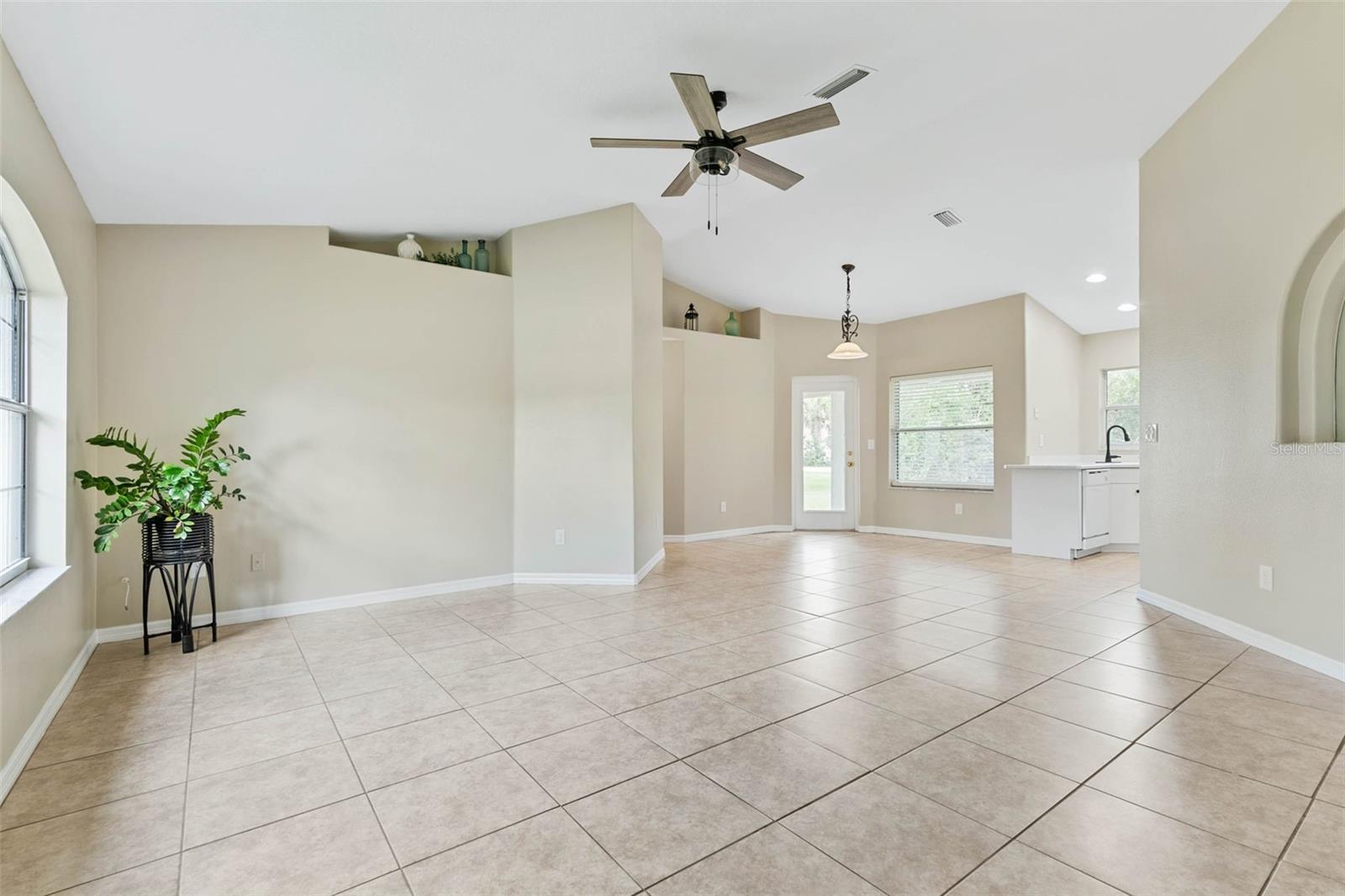10 RYMSHAW DR
