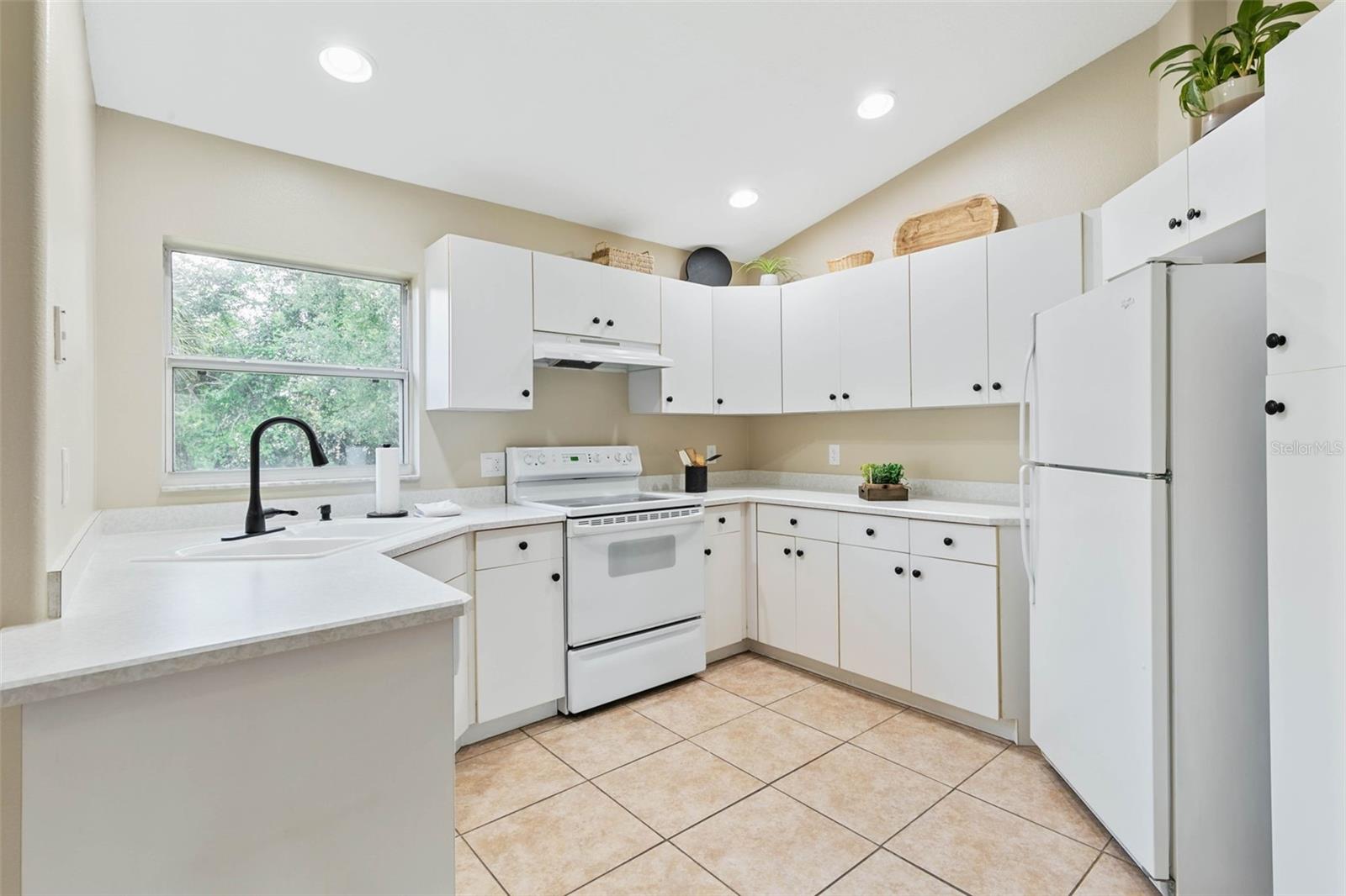 10 RYMSHAW DR
