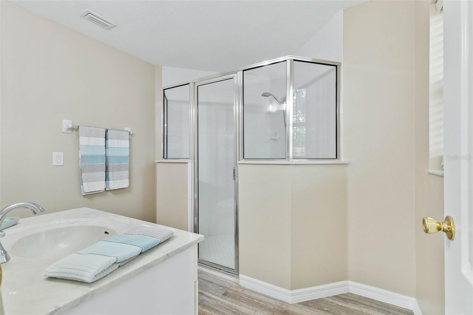 10 RYMSHAW DR