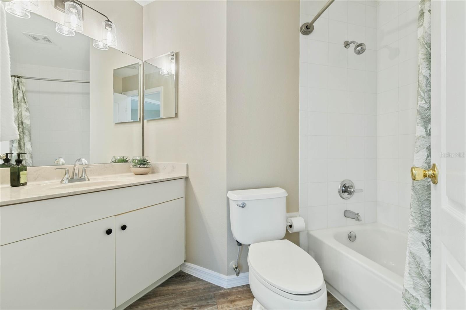10 RYMSHAW DR