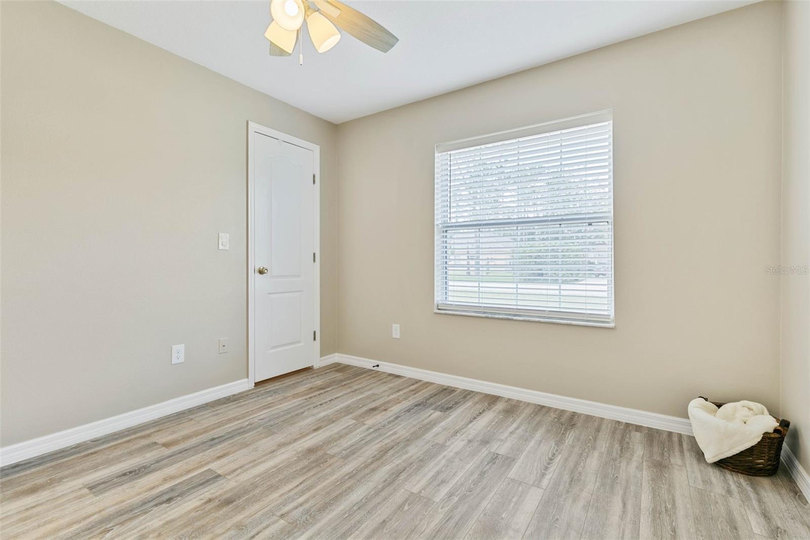 10 RYMSHAW DR