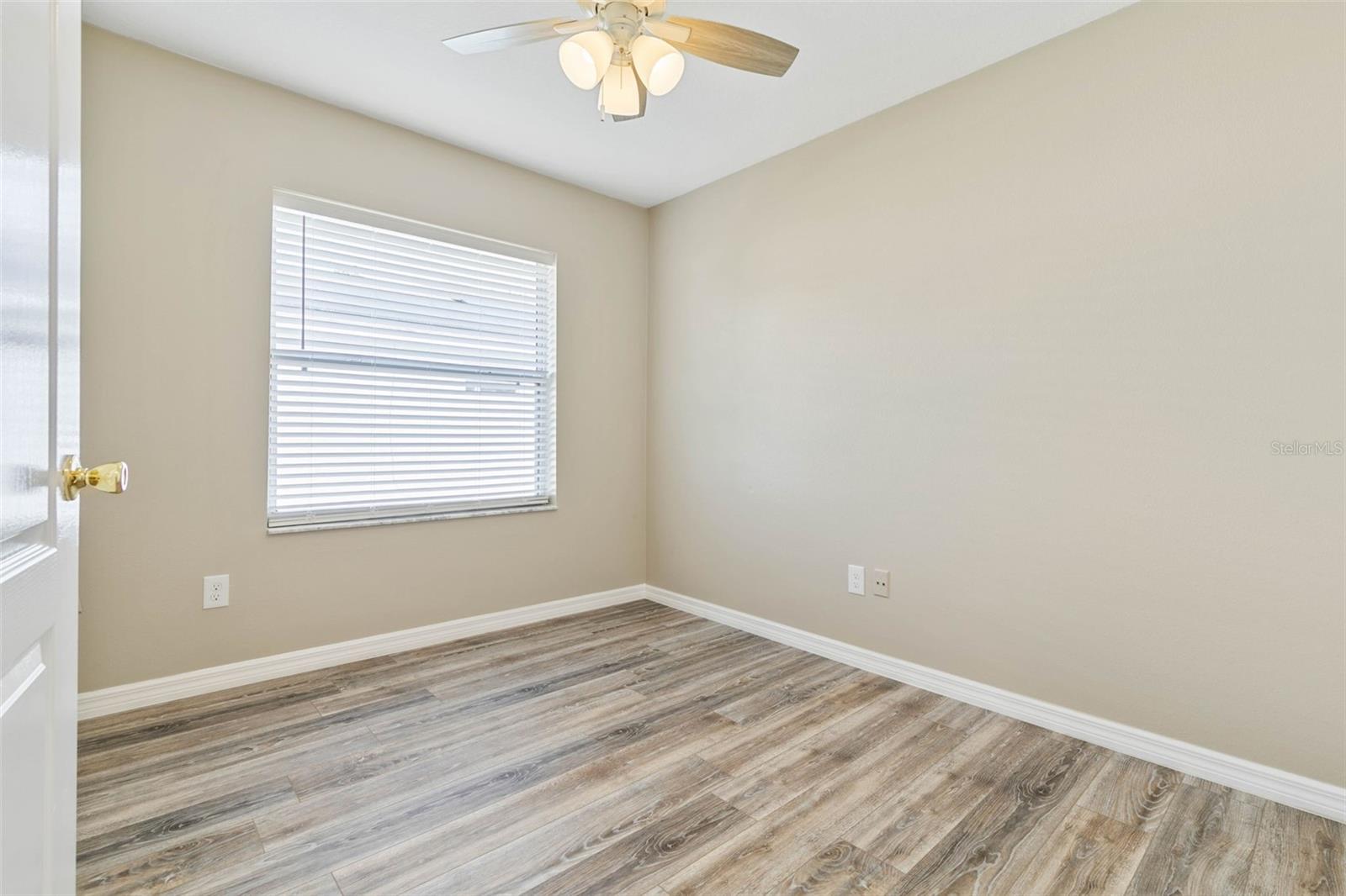 10 RYMSHAW DR