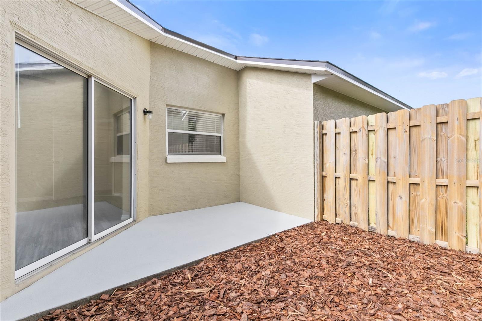 10 RYMSHAW DR