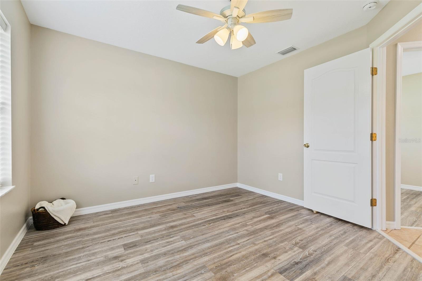 10 RYMSHAW DR