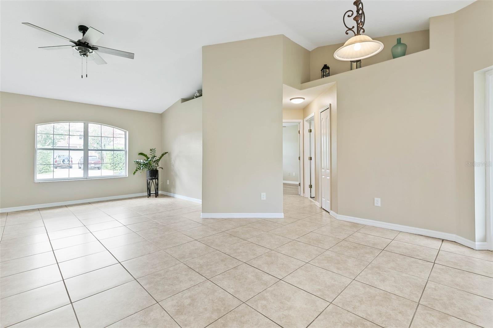 10 RYMSHAW DR