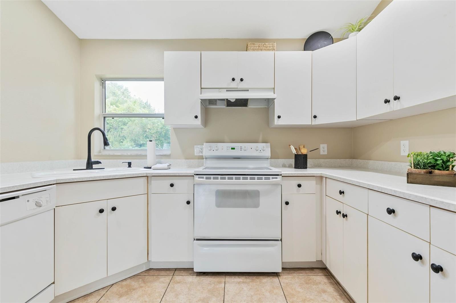 10 RYMSHAW DR