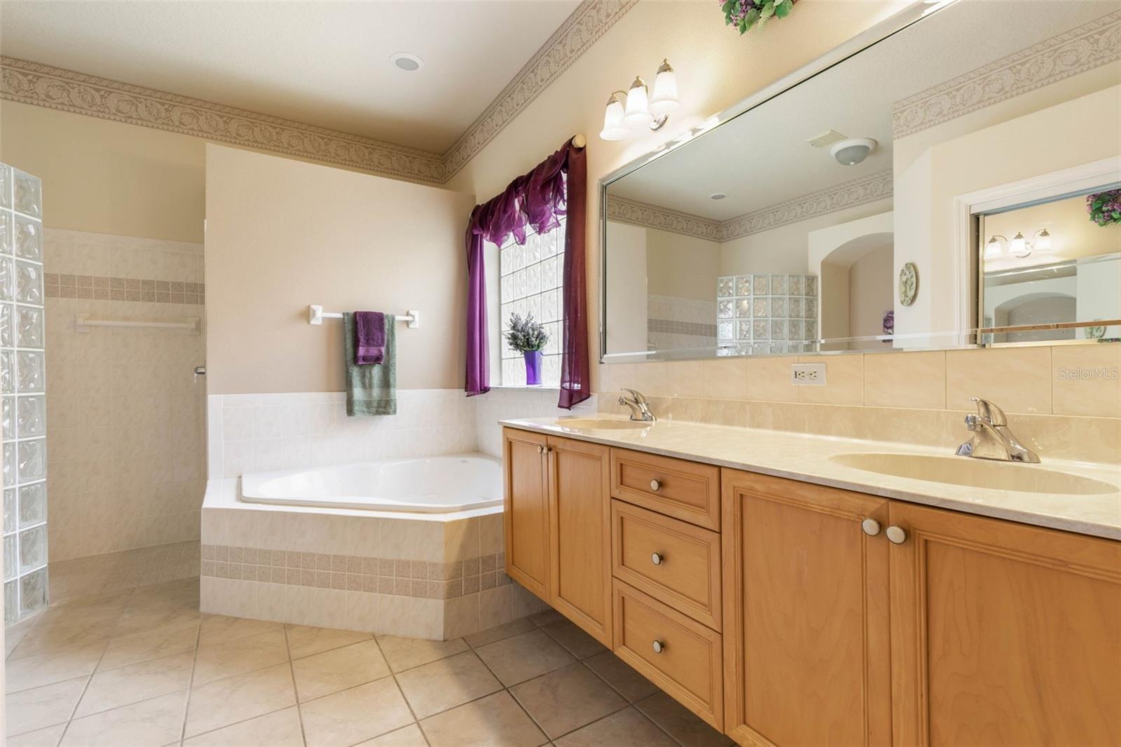 3 VILLAGE VIEW WAY