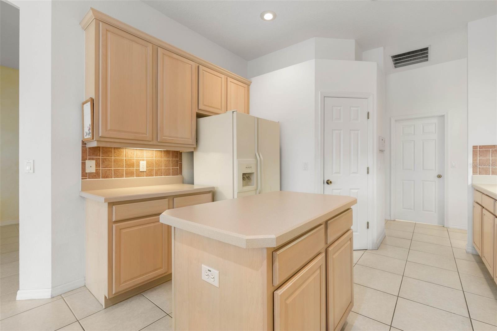 18 COLLEGE CT