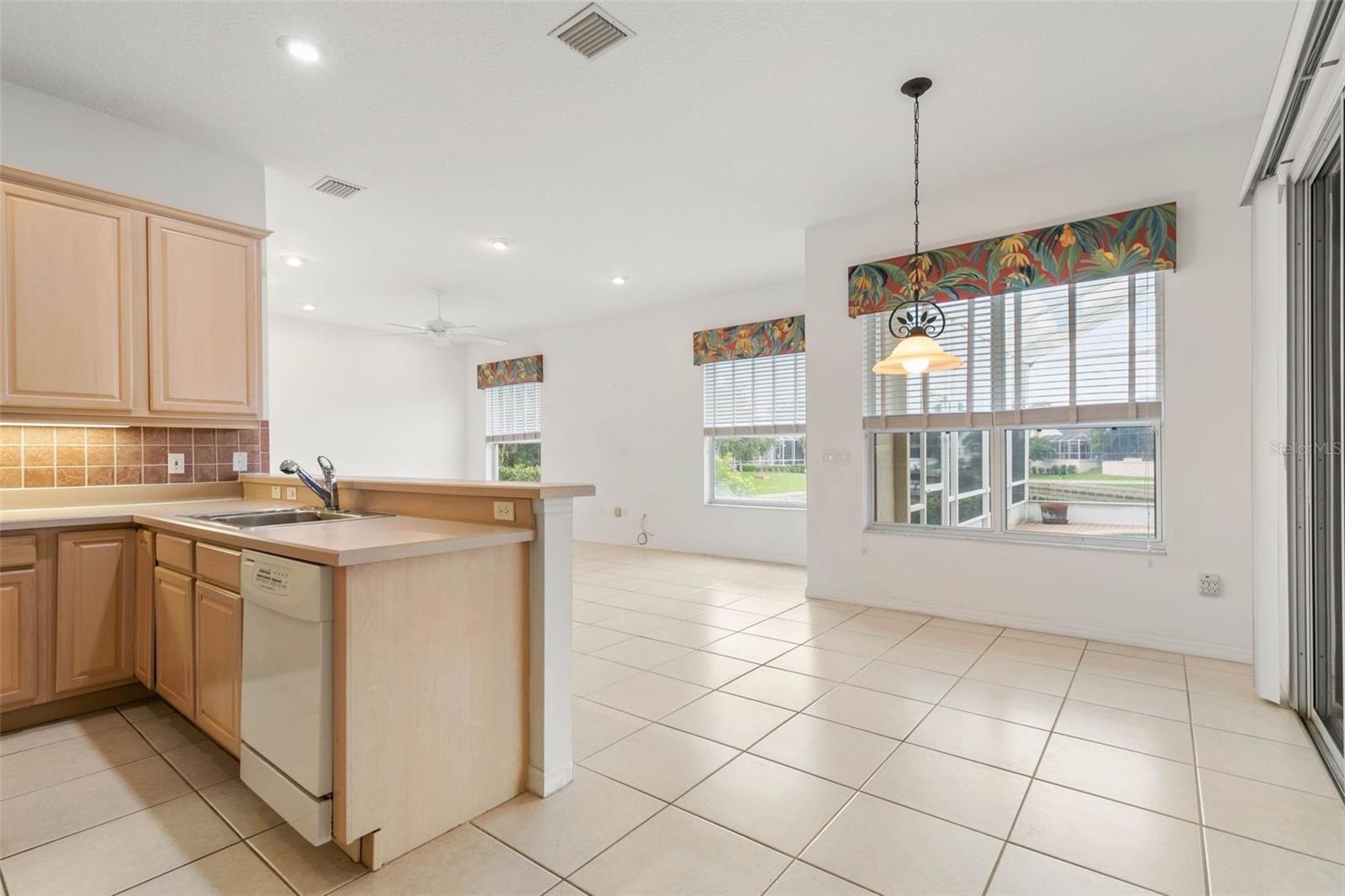 18 COLLEGE CT