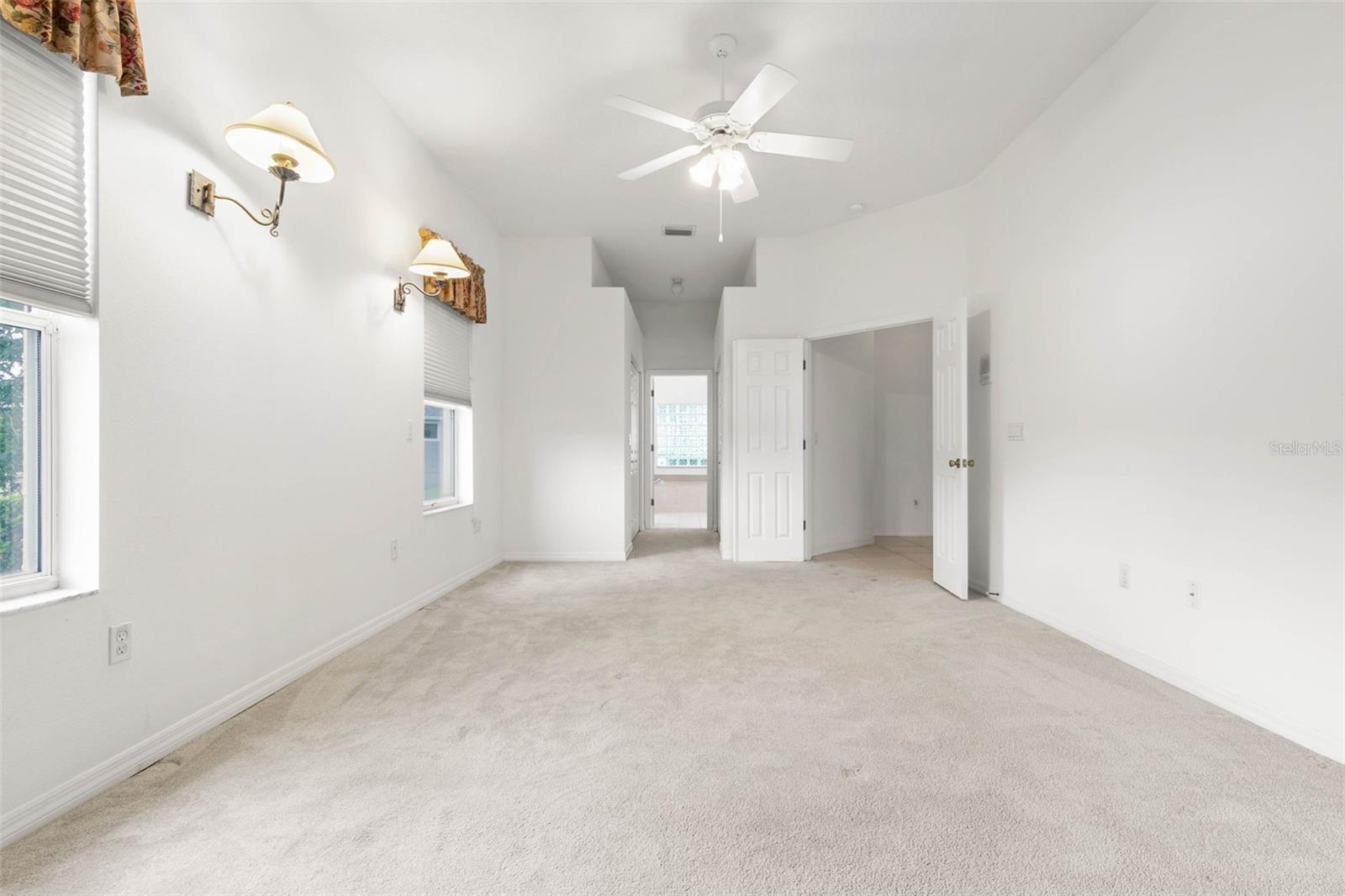 18 COLLEGE CT