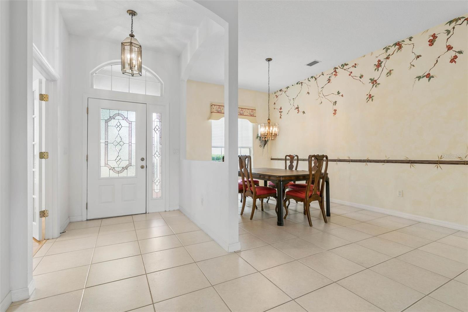 18 COLLEGE CT