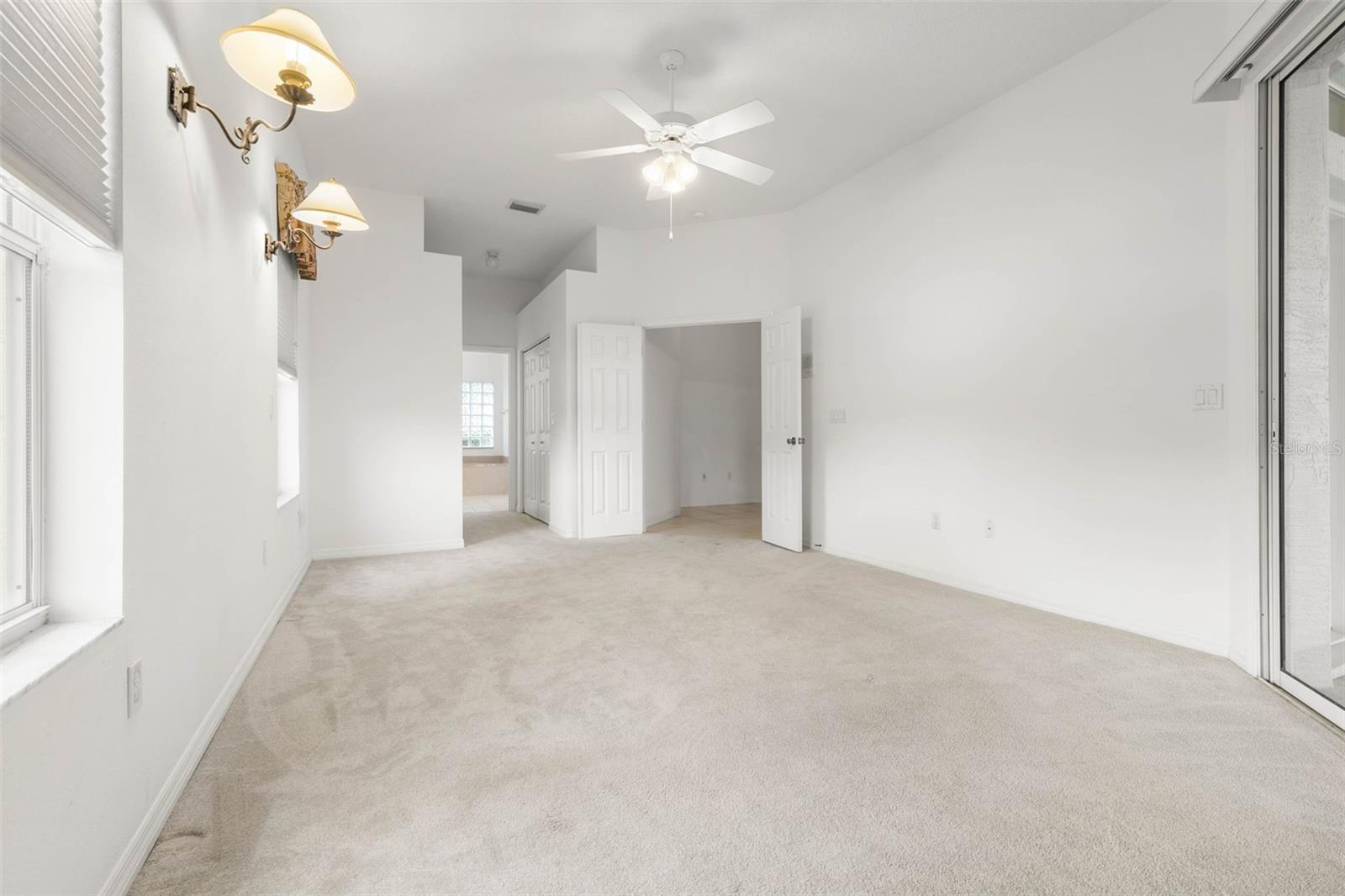 18 COLLEGE CT