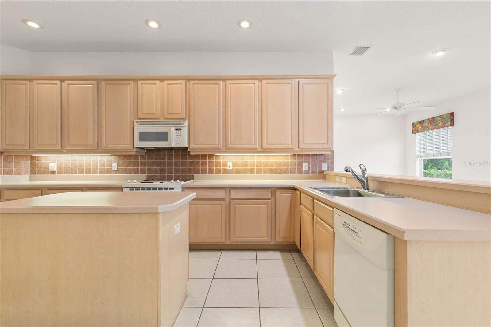 18 COLLEGE CT