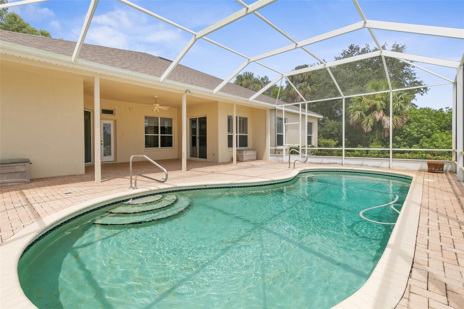 18 COLLEGE CT