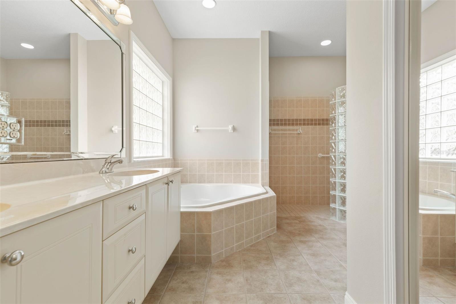 15 VILLAGE VIEW DR