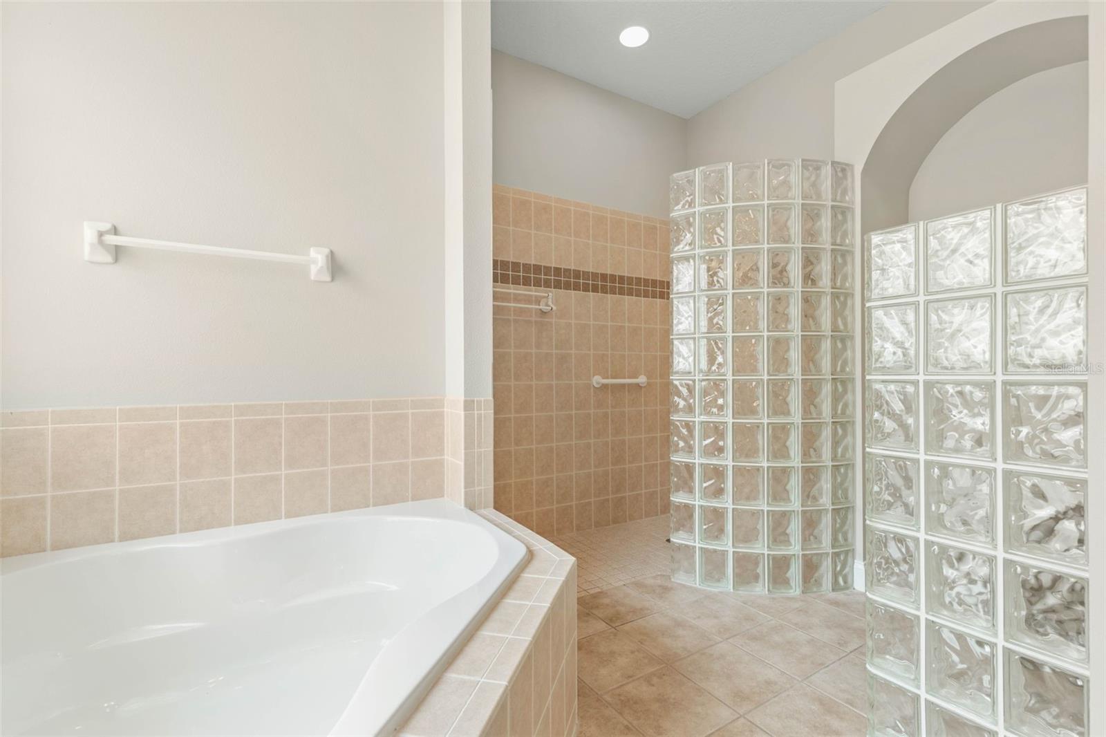 15 VILLAGE VIEW DR