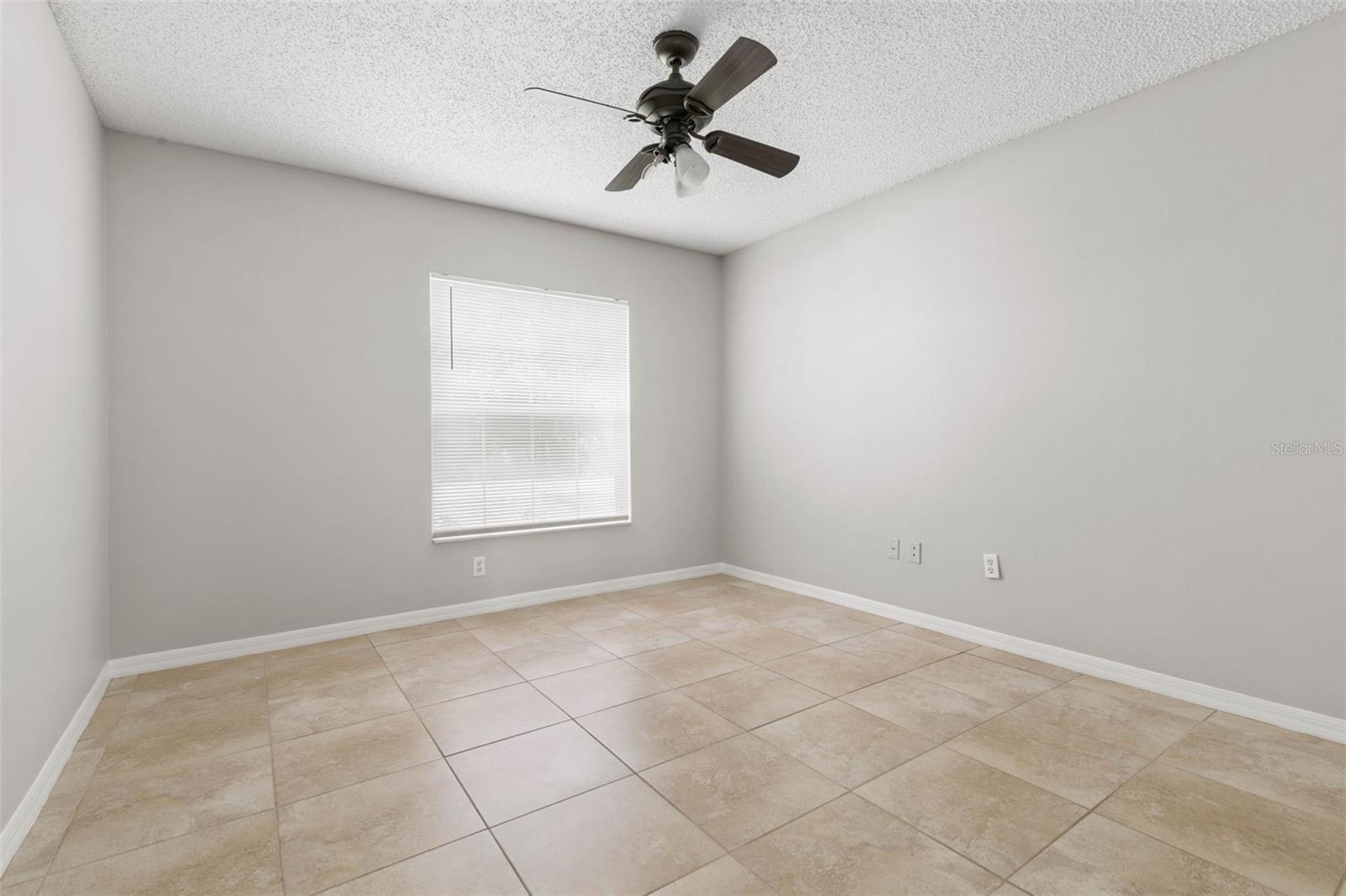 209 PARKVIEW DR
