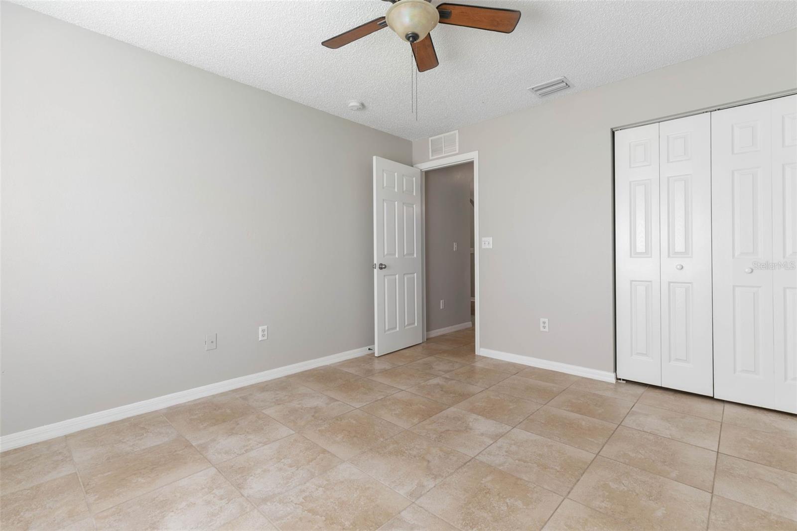 209 PARKVIEW DR