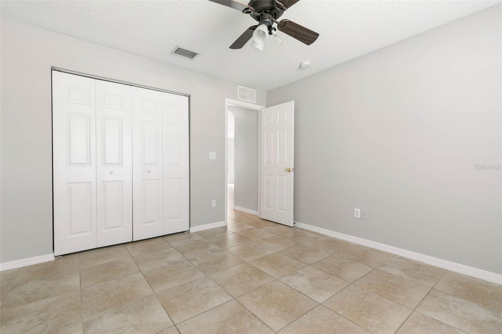 209 PARKVIEW DR