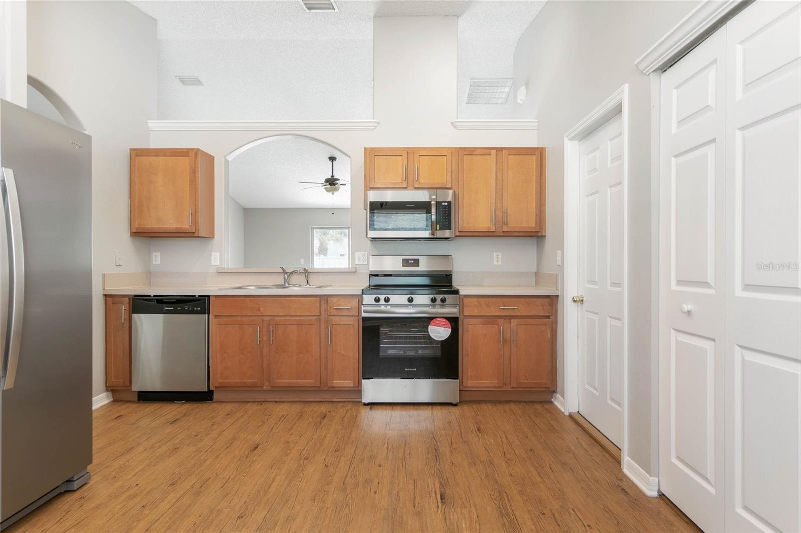 209 PARKVIEW DR