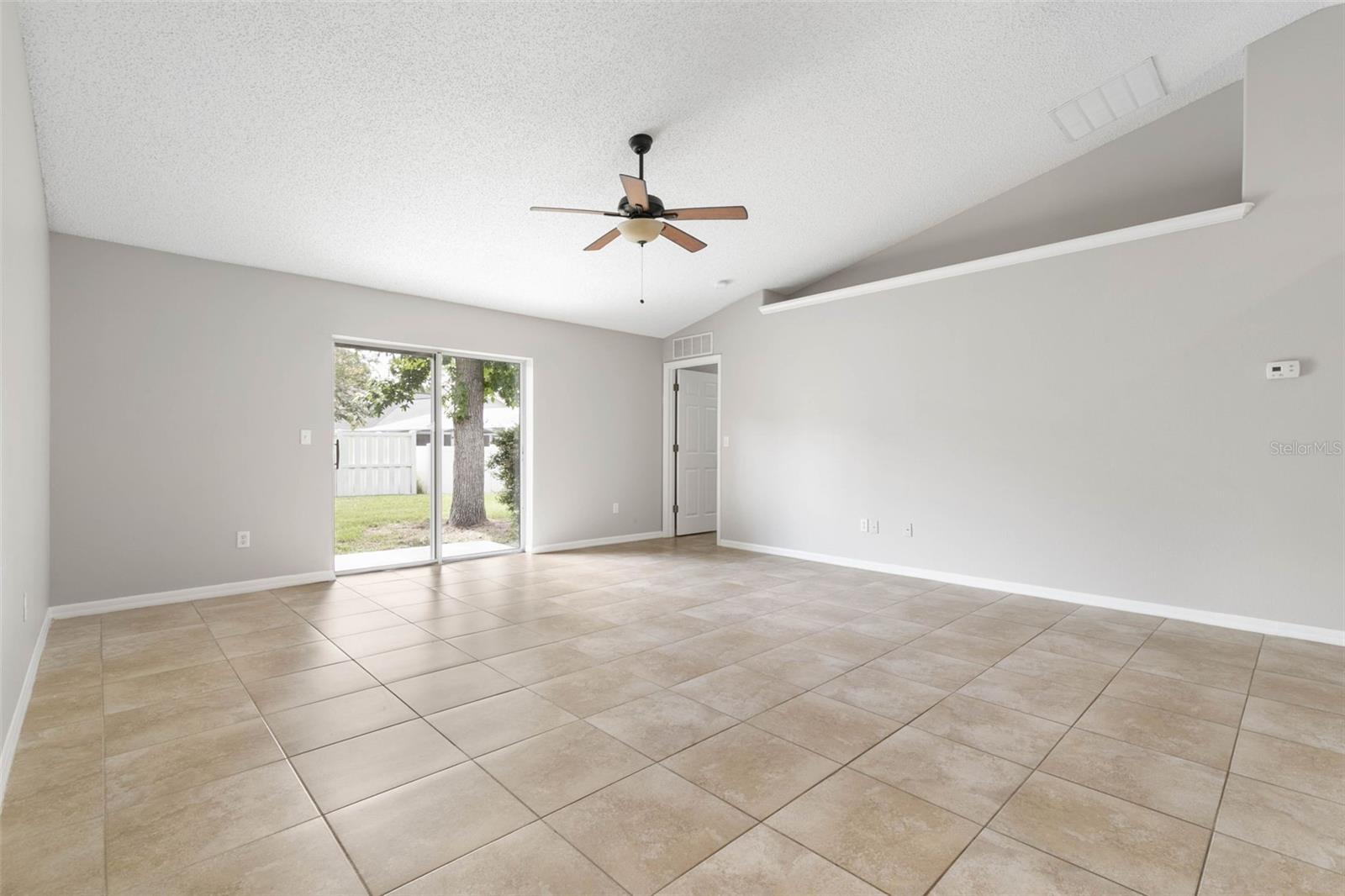 209 PARKVIEW DR