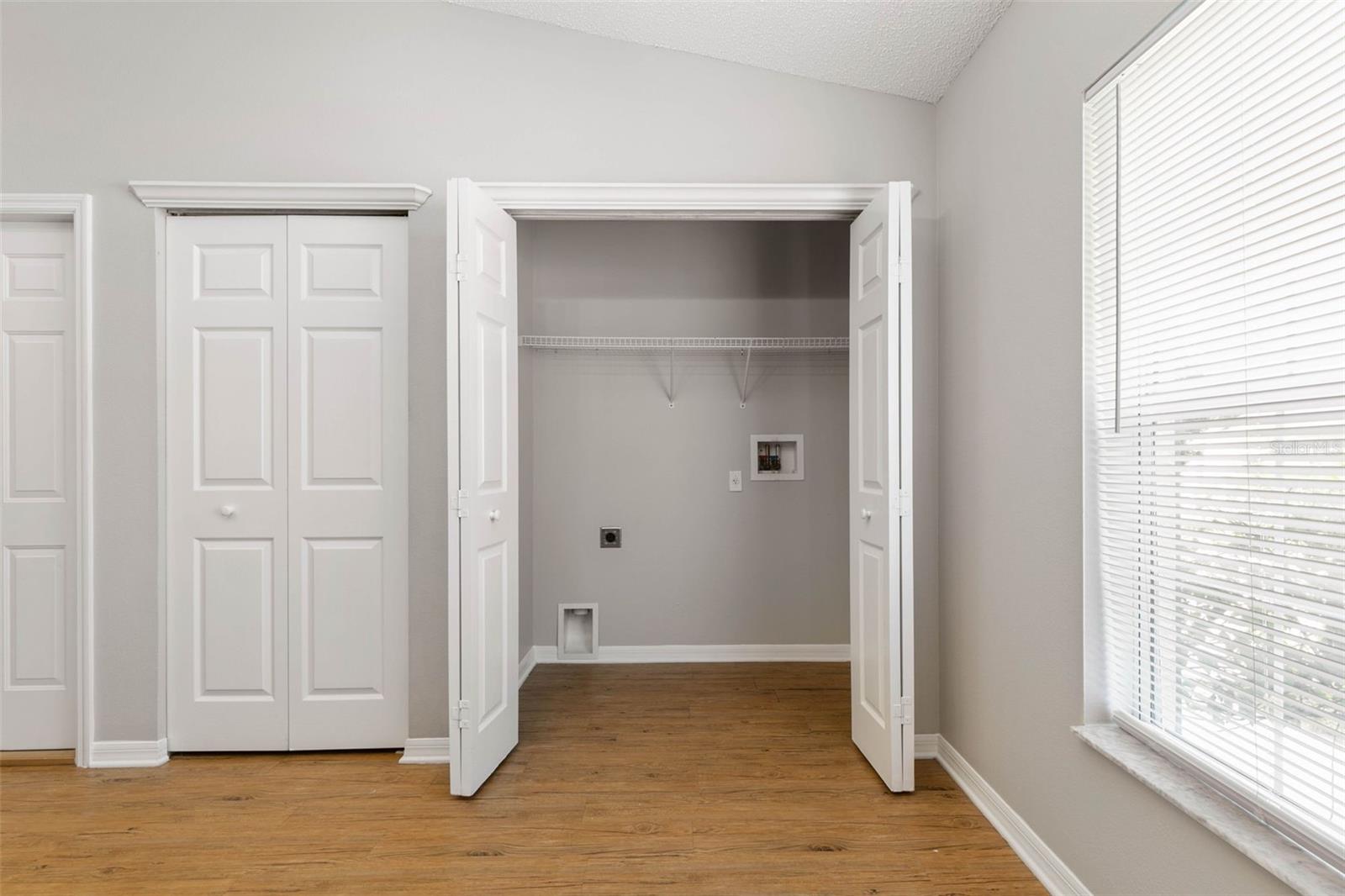 209 PARKVIEW DR