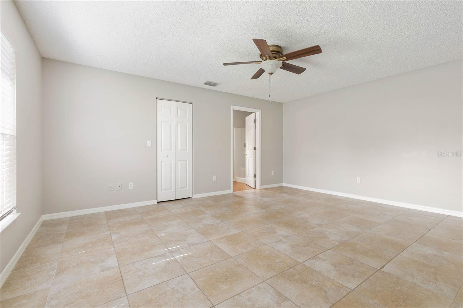 209 PARKVIEW DR
