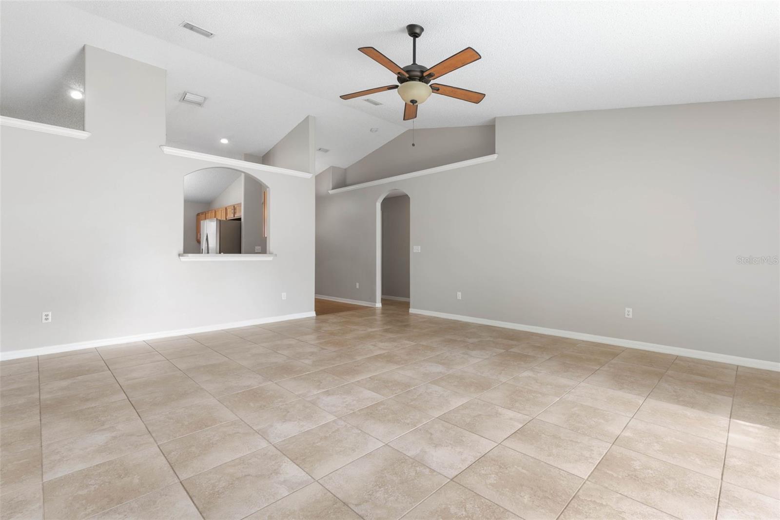 209 PARKVIEW DR