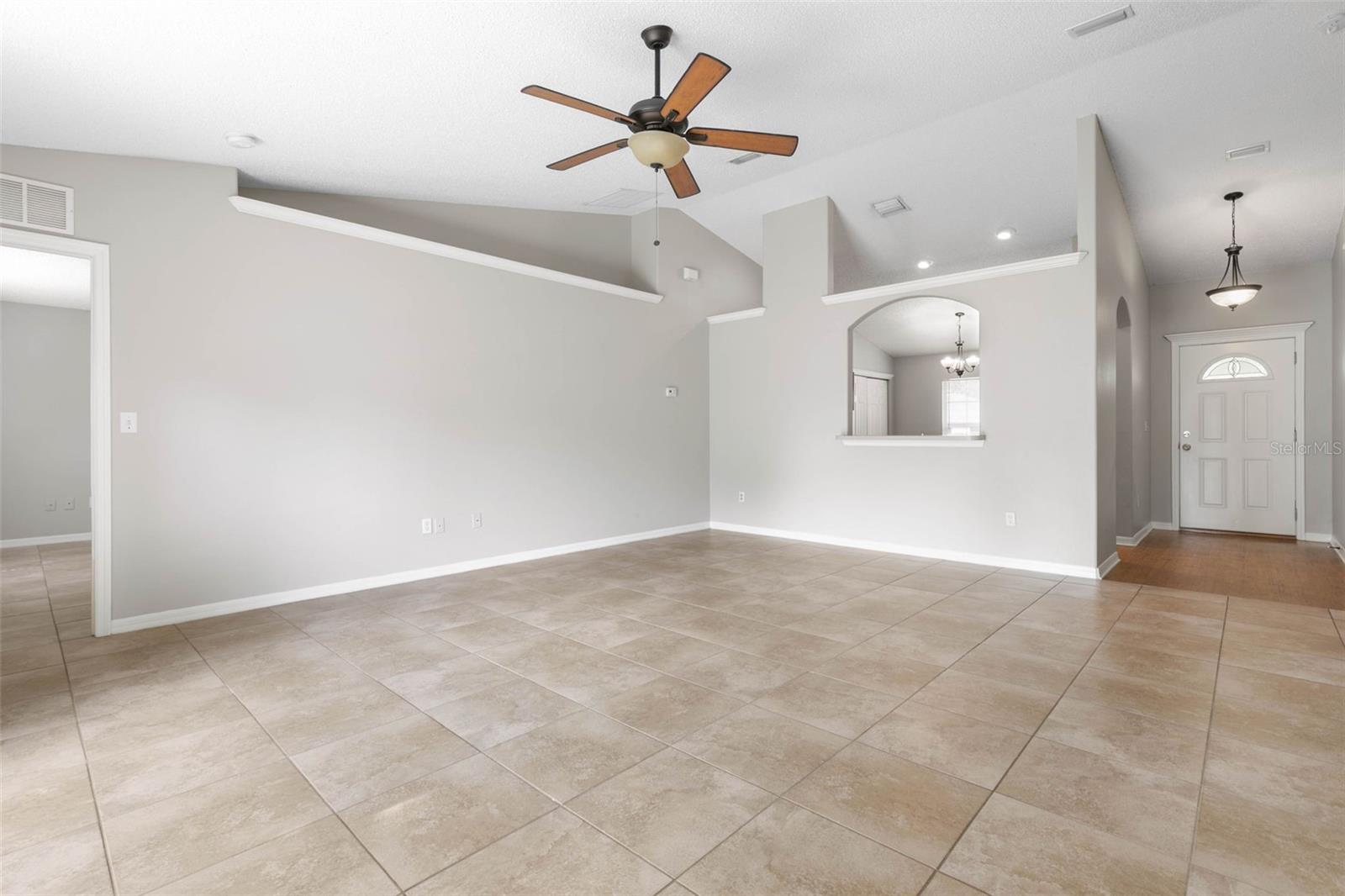 209 PARKVIEW DR