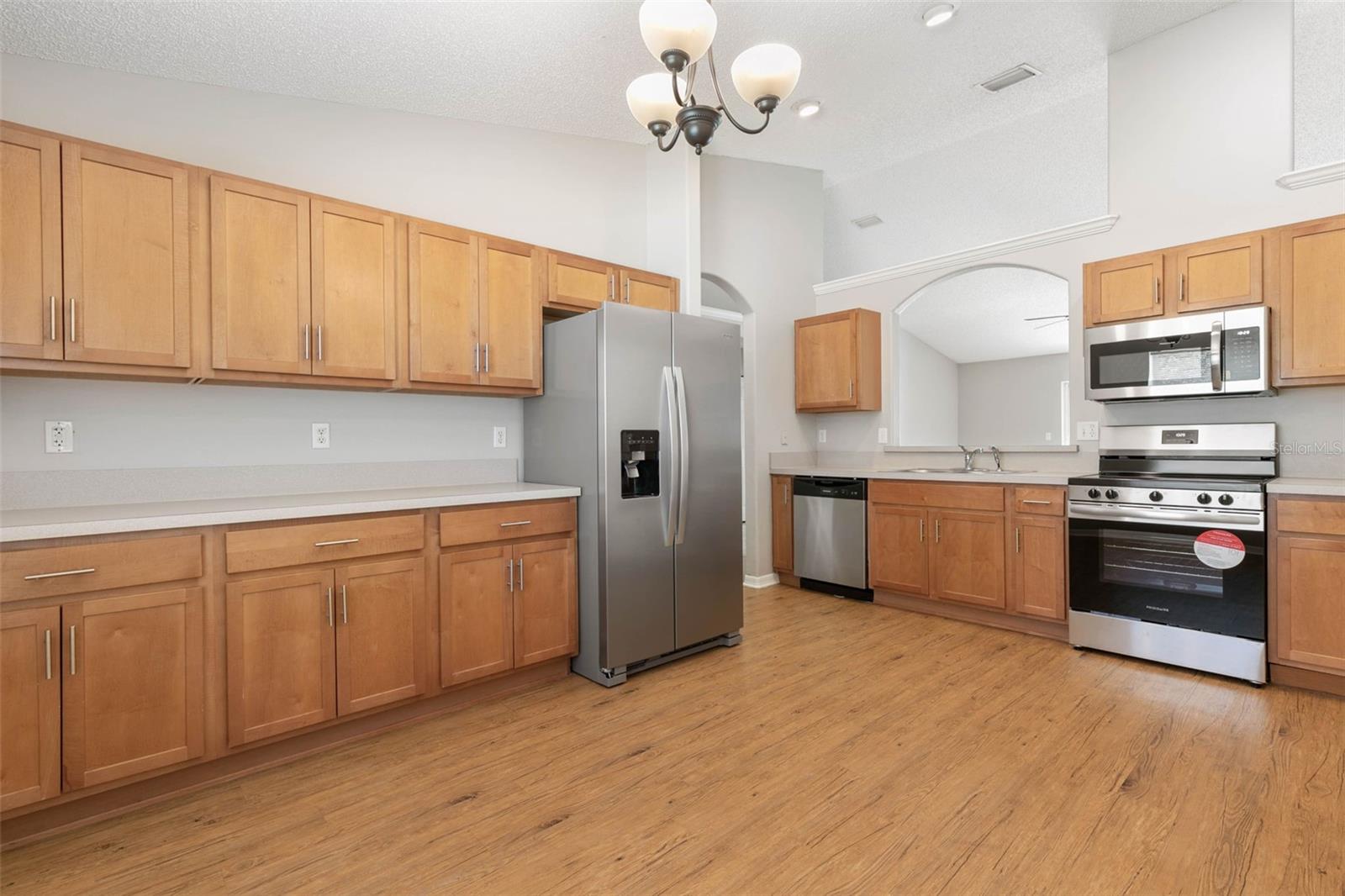 209 PARKVIEW DR