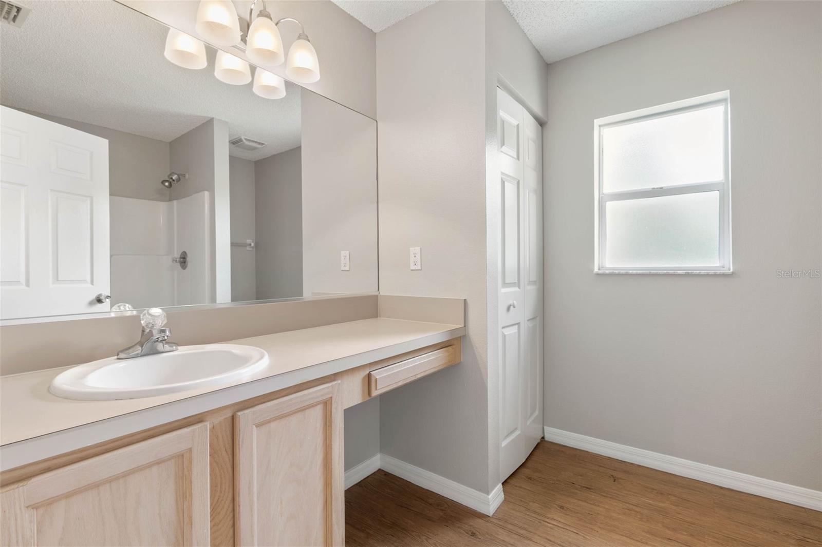 209 PARKVIEW DR