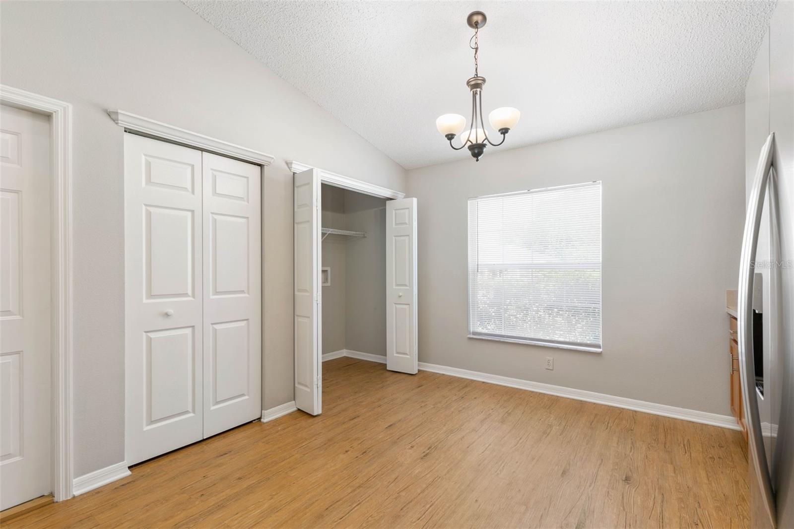 209 PARKVIEW DR