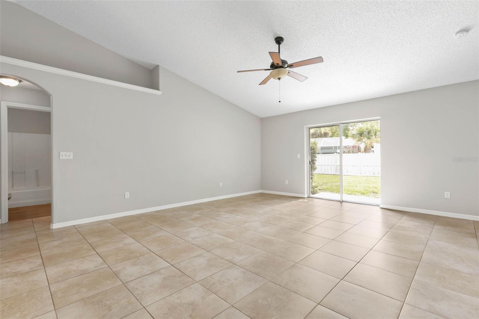 209 PARKVIEW DR
