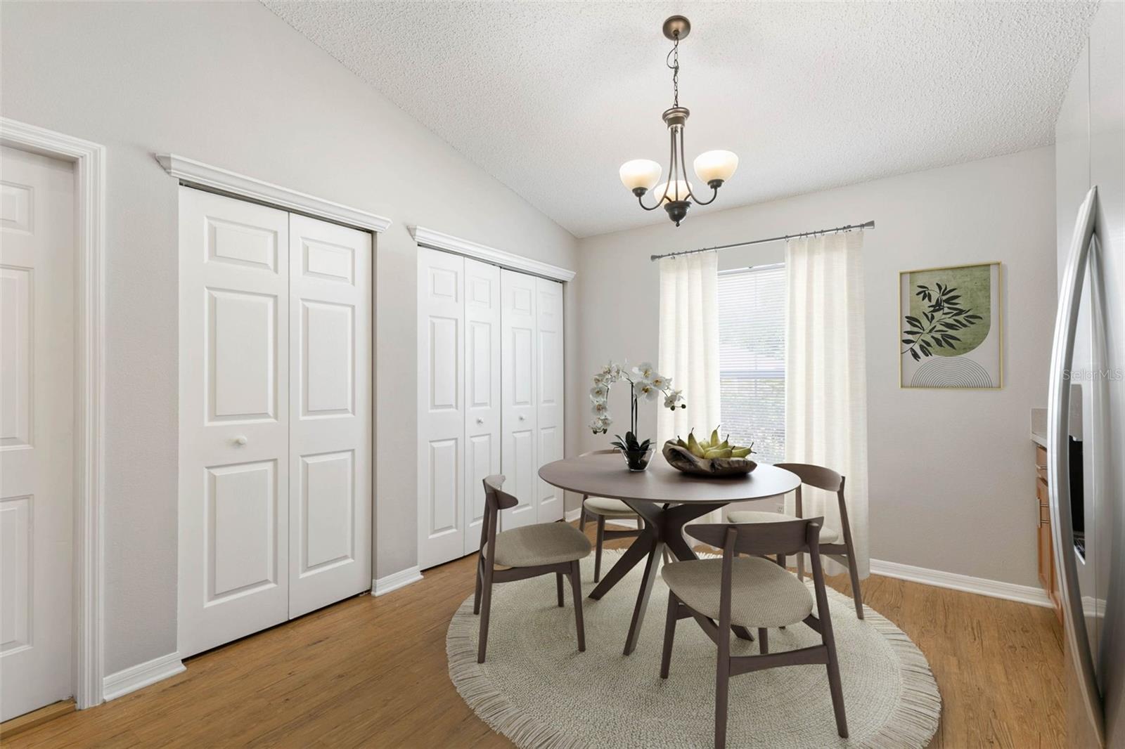 209 PARKVIEW DR