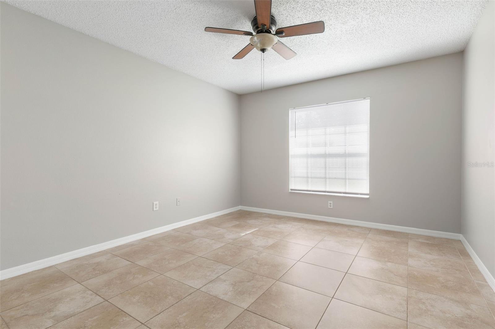 209 PARKVIEW DR