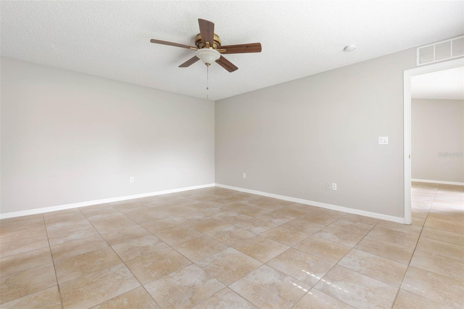 209 PARKVIEW DR