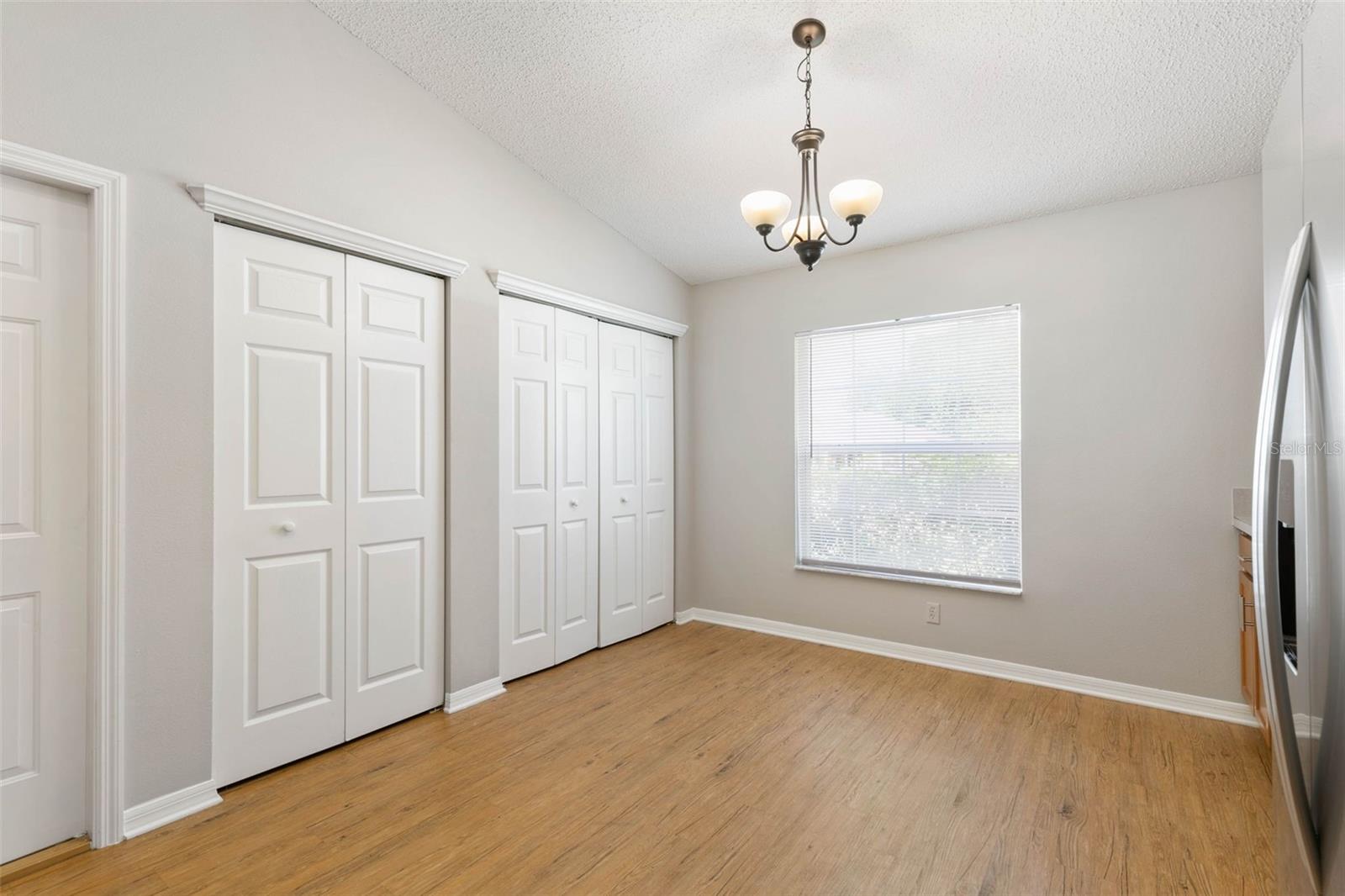209 PARKVIEW DR