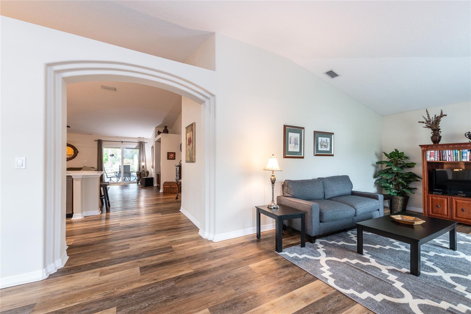 11 LAKE SUCCESS DR