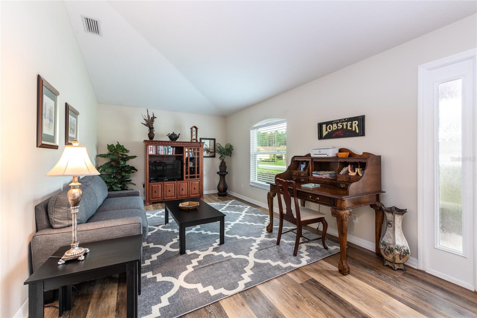 11 LAKE SUCCESS DR