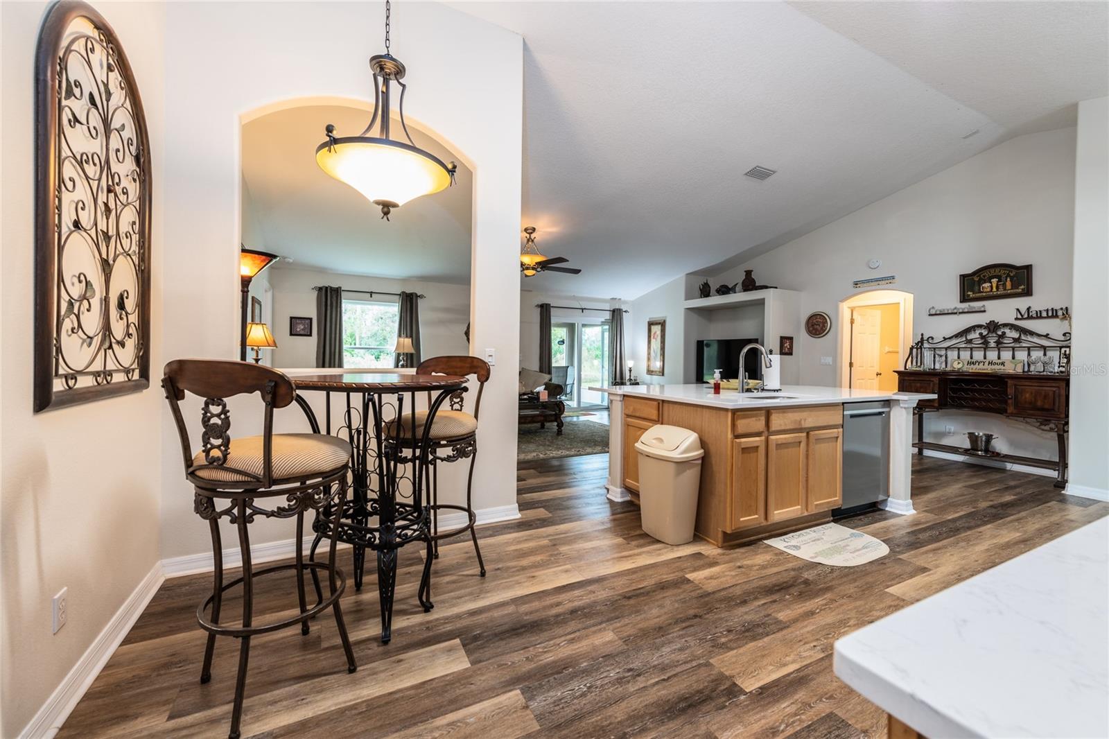 11 LAKE SUCCESS DR