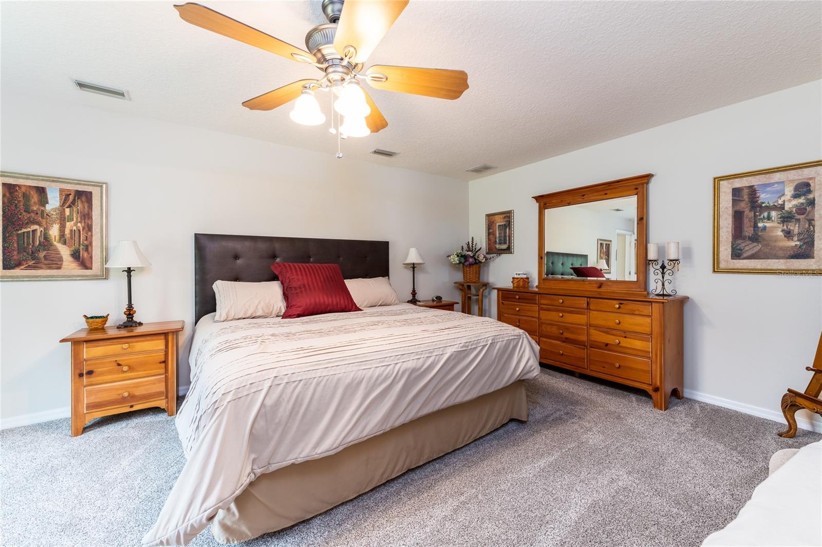 11 LAKE SUCCESS DR