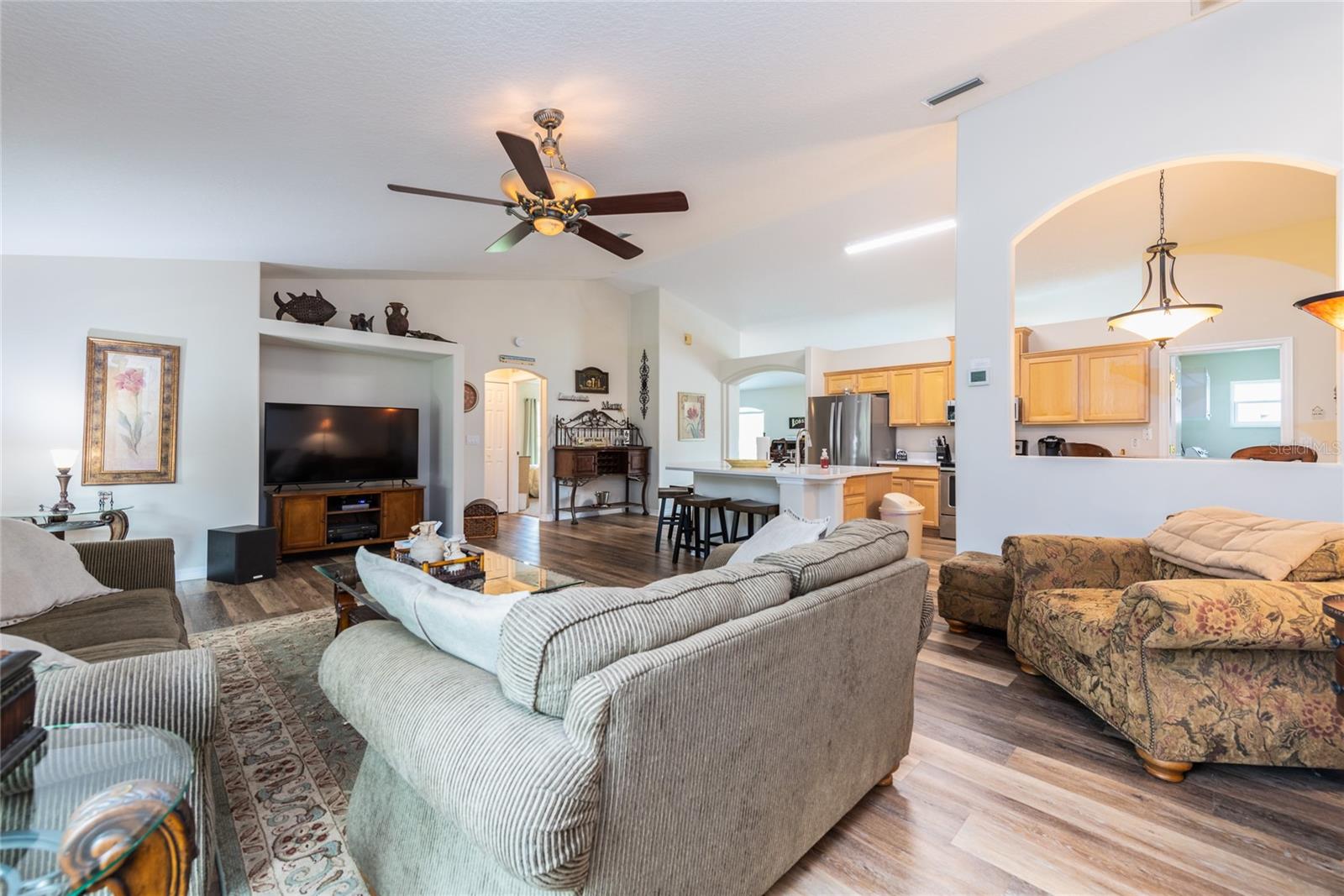 11 LAKE SUCCESS DR